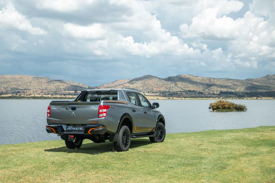  Mitsubishi Triton Double Cab Athlete 2018 года  (ZA) (фото 2 из 19)